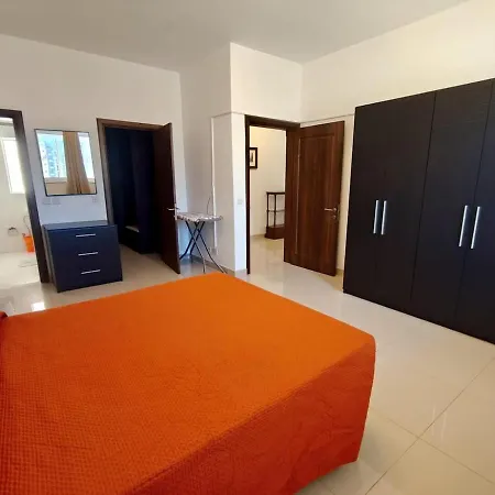 아파트 Qawra Penthouse With Seaviews, 2 Bedrooms, 2,5 Baths