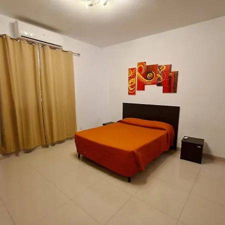 Qawra Penthouse With Seaviews, 2 Bedrooms, 2,5 Baths *