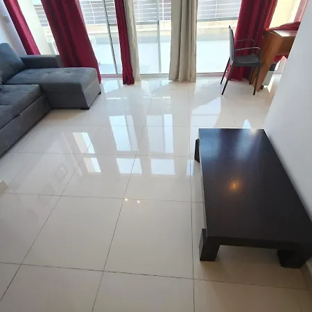 아파트 Qawra Penthouse With Seaviews, 2 Bedrooms, 2,5 Baths 세인트폴스베이